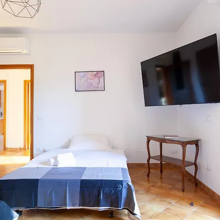 Tosco Romagnola Flat With Parking And Balcony Apartment