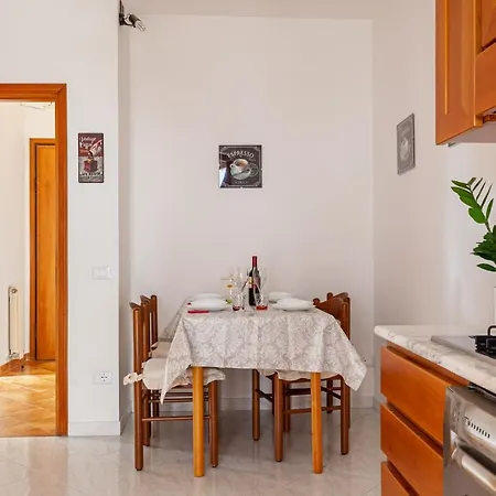 Tosco Romagnola Flat With Parking And Balcony
